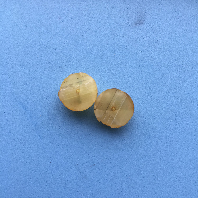 晨虹數(shù)控砂線(xiàn)切割機(jī)切割的蜜蠟珠子