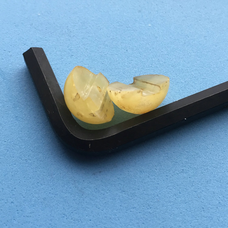 晨虹數(shù)控砂線(xiàn)切割機(jī)切割的蜜蠟珠子
