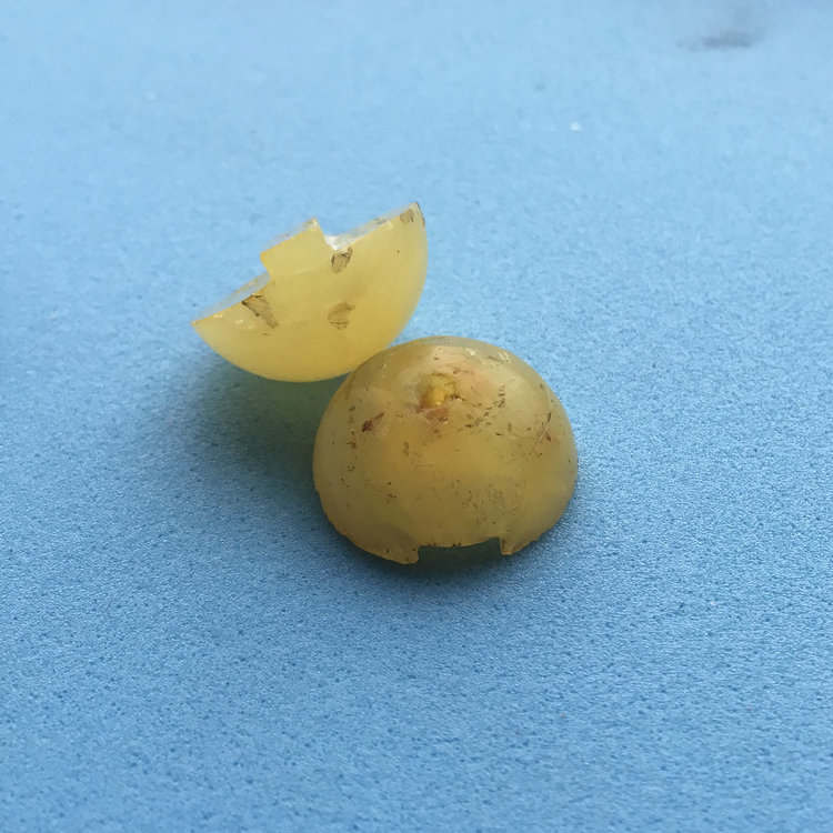 晨虹數(shù)控砂線(xiàn)切割機(jī)切割的蜜蠟珠子