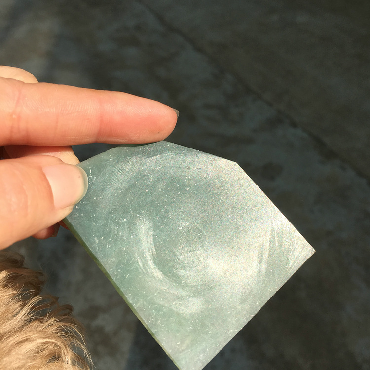 晨虹金剛石線切割機(jī)翡翠切割效果 陽光下
